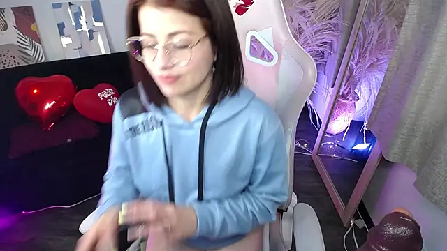 teylo80as online show from April 29, 12:20 pm