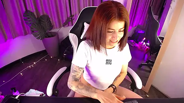 Snapshot of teylo80as chatting on February 14, 11:54 am teylo80as online show from February 14, 11:54 am