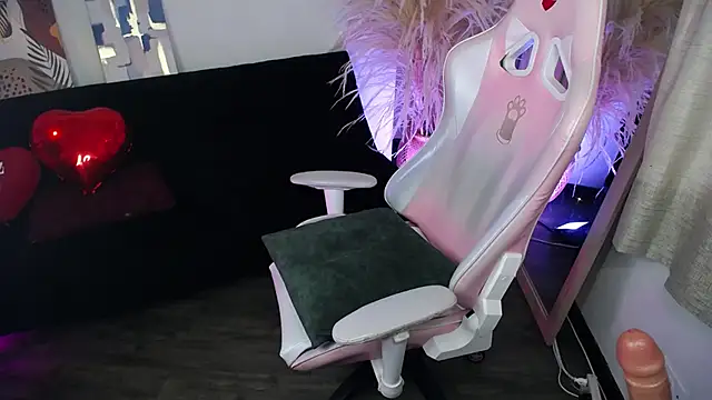 teylo80as online show from April 23, 12:11 pm