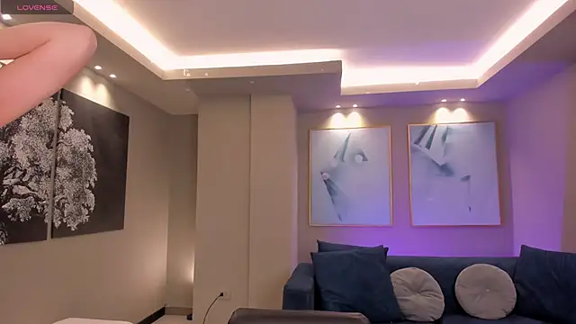 Snapshot of EmilyCarterX chatting on February 22, 11:12 am EmilyCarterX online show from February 22, 11:12 am