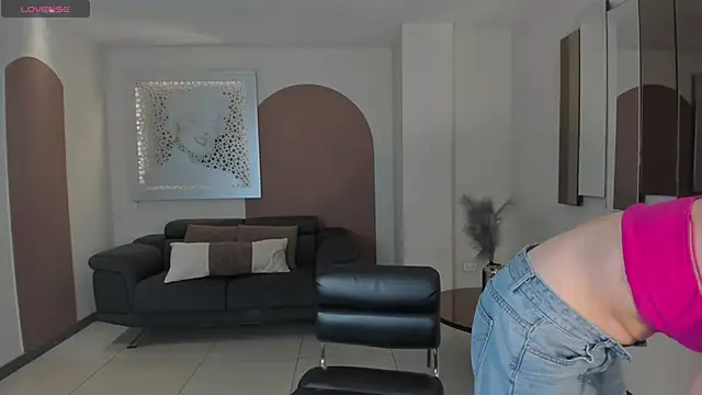 DaliaRose  online show from February 5, 8:15 pm