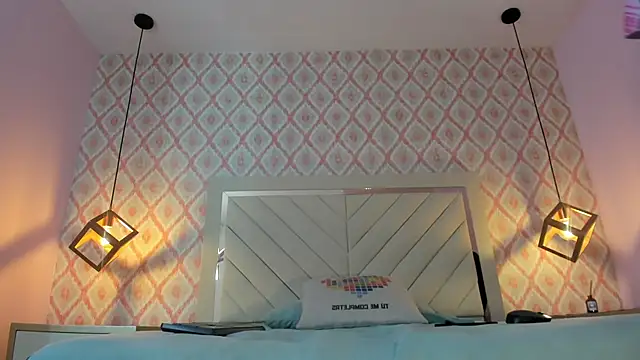 HANA RUSSO online show from April 11, 12:31 pm