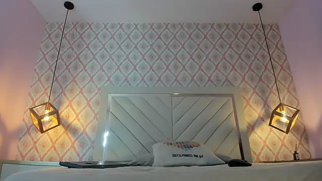 HANA RUSSO online show from April 14, 12:32 pm