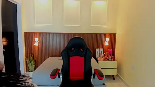 MARIE TAPNER online show from March 30, 12:39 pm