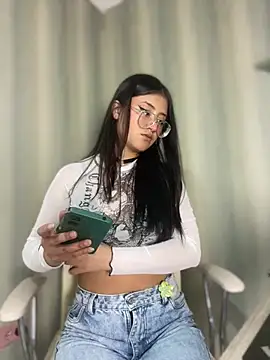 StrawberryPink  online show from February 21, 12:07 pm