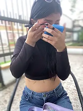 StrawberryPink  online show from March 13, 11:26 am