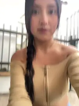 StrawberryPink  online show from April 9, 11:27 am