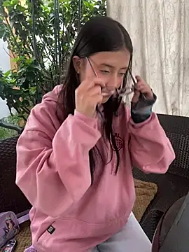 StrawberryPink  online show from March 12, 11:25 am