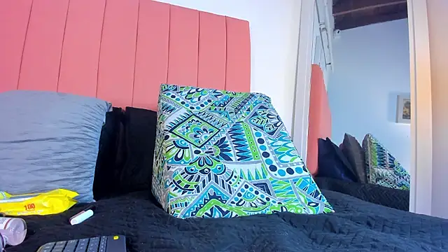 rose thompson19 online show from February 14, 7:14 pm