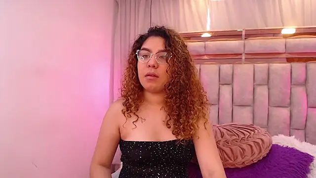 Snapshot of AllisonAdams_ chatting on April 9, 12:00 pm AllisonAdams online show from April 9, 12:00 pm