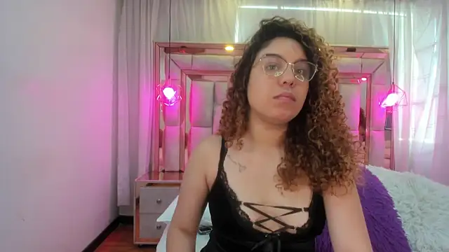 Snapshot of AllisonAdams_ chatting on April 1, 1:41 pm AllisonAdams online show from April 1, 1:41 pm