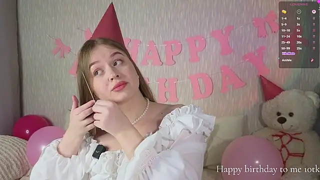 Snapshot of LunaDew chatting on February 13, 4:29 pm LunaDew online show from February 13, 4:29 pm