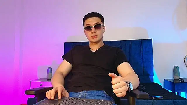 Snapshot of Alexander_Connor chatting on January 18, 12:58 am Alexander Connor online show from January 18, 12:58 am