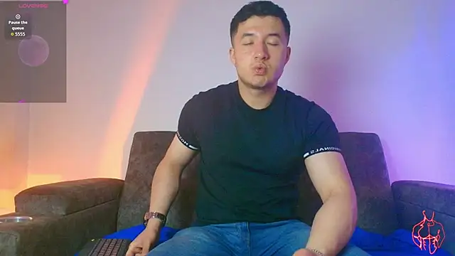 Alexander Connor online show from May 4, 12:19 pm