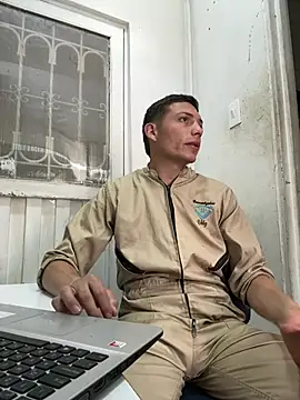 santiObrero online show from April 13, 8:24 pm