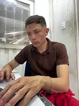 santiObrero online show from March 3, 8:05 pm