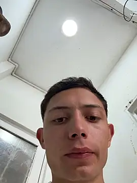 Snapshot of santiObrero chatting on June 27, 3:29 pm santiObrero online show from June 27, 3:29 pm
