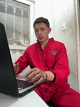 Snapshot of santiObrero chatting on May 1, 3:28 pm santiObrero online show from May 1, 3:28 pm