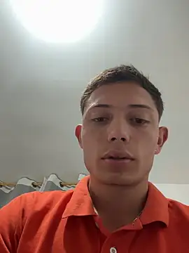 Snapshot of santiObrero chatting on May 23, 11:48 pm santiObrero online show from May 23, 11:48 pm