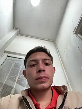 Snapshot of santiObrero chatting on May 22, 3:21 pm santiObrero online show from May 22, 3:21 pm