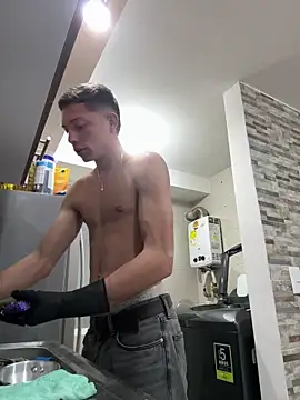 santiObrero online show from April 8, 1:07 am