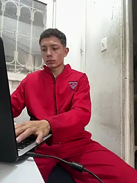 Snapshot of santiObrero chatting on May 26, 3:21 pm santiObrero online show from May 26, 3:21 pm
