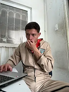 Snapshot of santiObrero chatting on July 7, 3:37 pm santiObrero online show from July 7, 3:37 pm