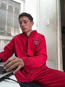 Snapshot of santiObrero chatting on May 8, 4:22 pm santiObrero online show from May 8, 4:22 pm