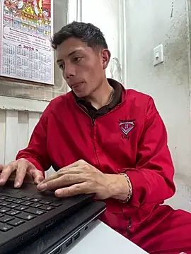 santiObrero online show from February 9, 7:34 pm