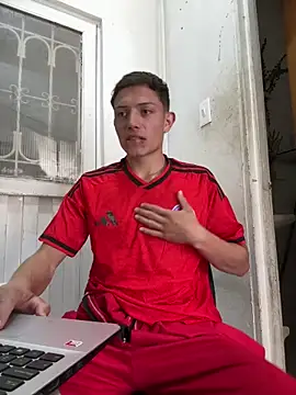 Snapshot of santiObrero chatting on June 17, 3:33 pm santiObrero online show from June 17, 3:33 pm