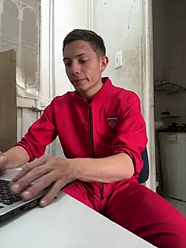 santiObrero online show from March 28, 3:13 pm