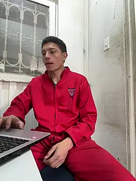 Snapshot of santiObrero chatting on May 7, 4:10 pm santiObrero online show from May 7, 4:10 pm