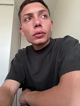 santiObrero online show from April 8, 9:16 pm