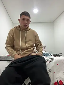 santiObrero online show from February 17, 12:30 am