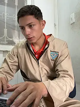Snapshot of santiObrero chatting on June 18, 3:50 pm santiObrero online show from June 18, 3:50 pm