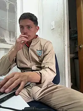 Snapshot of santiObrero chatting on May 14, 3:31 pm santiObrero online show from May 14, 3:31 pm