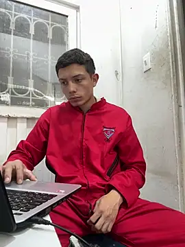 Snapshot of santiObrero chatting on April 29, 8:26 pm santiObrero online show from April 29, 8:26 pm