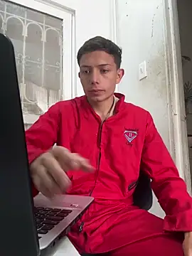 Snapshot of santiObrero chatting on May 4, 3:26 pm santiObrero online show from May 4, 3:26 pm