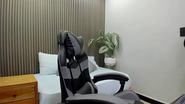 mila pinkett online show from February 25, 7:14 pm