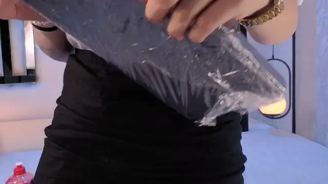 JuneCollins online show from February 28, 8:52 pm