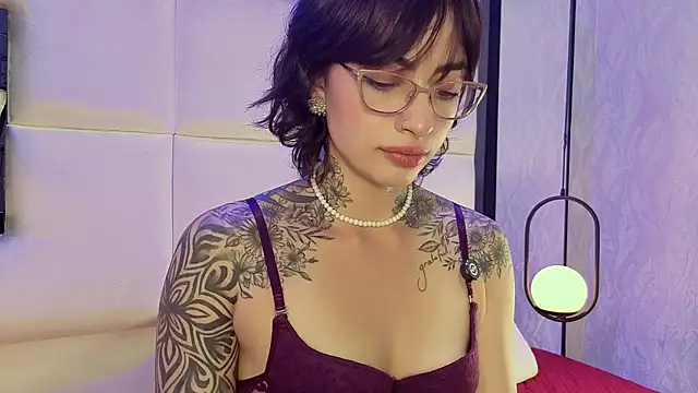 JuneCollins online show from February 12, 9:25 pm