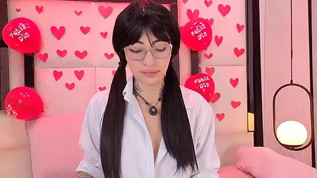 JuneCollins online show from February 15, 8:41 pm