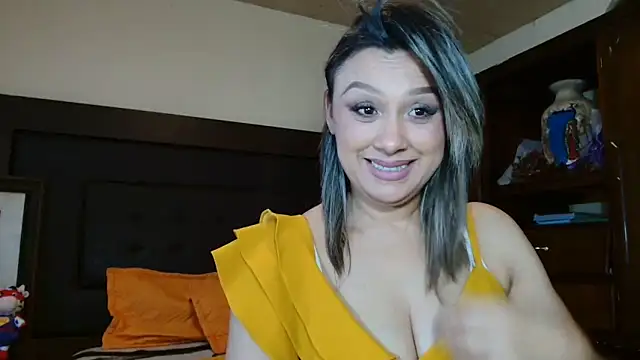 Snapshot of aitanalove_ chatting on May 27, 10:06 pm aitanalove online show from May 27, 10:06 pm