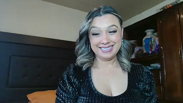 Snapshot of aitanalove_ chatting on April 27, 9:35 pm aitanalove online show from April 27, 9:35 pm