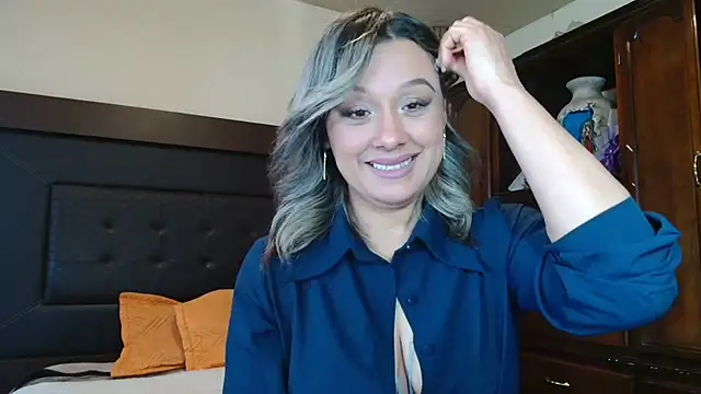 Snapshot of aitanalove_ chatting on May 7, 11:30 pm aitanalove online show from May 7, 11:30 pm