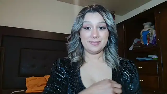Snapshot of aitanalove_ chatting on May 15, 12:52 am aitanalove online show from May 15, 12:52 am