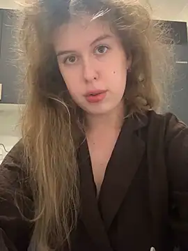 Snapshot of LilianBliss chatting on June 16, 7:36 pm LilianBliss online show from June 16, 7:36 pm