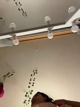 Nailealipsglossy online show from March 5, 7:05 am