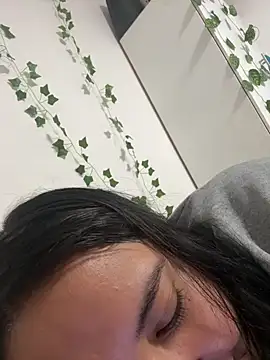 Nailealipsglossy online show from March 24, 7:52 am