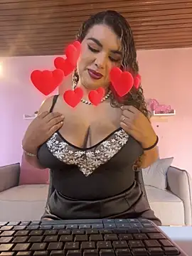 TianaRios Pink online show from May 7, 7:17 pm